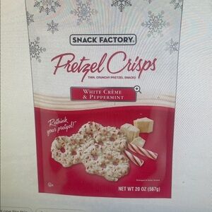 White Crème & Peppermint Pretzel Crisps